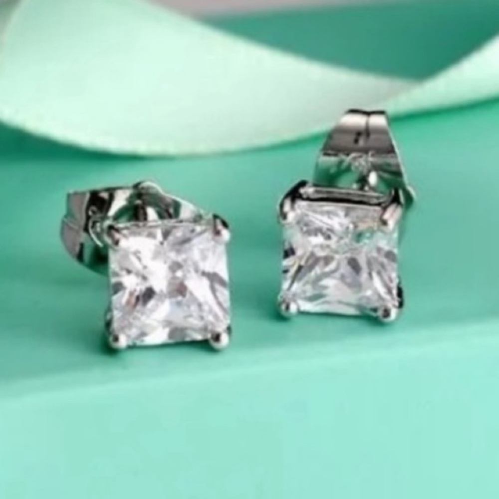 5x5mm 1.25 ct Princess-Cut Diamond Solitaire Earrings